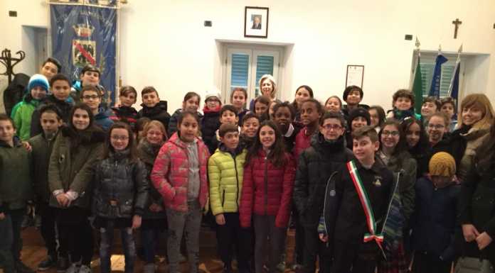Valmadrera. I ragazzi della primaria Leopardi in visita al comune
